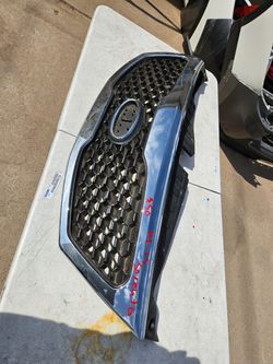 Kia Sorento grille Oem