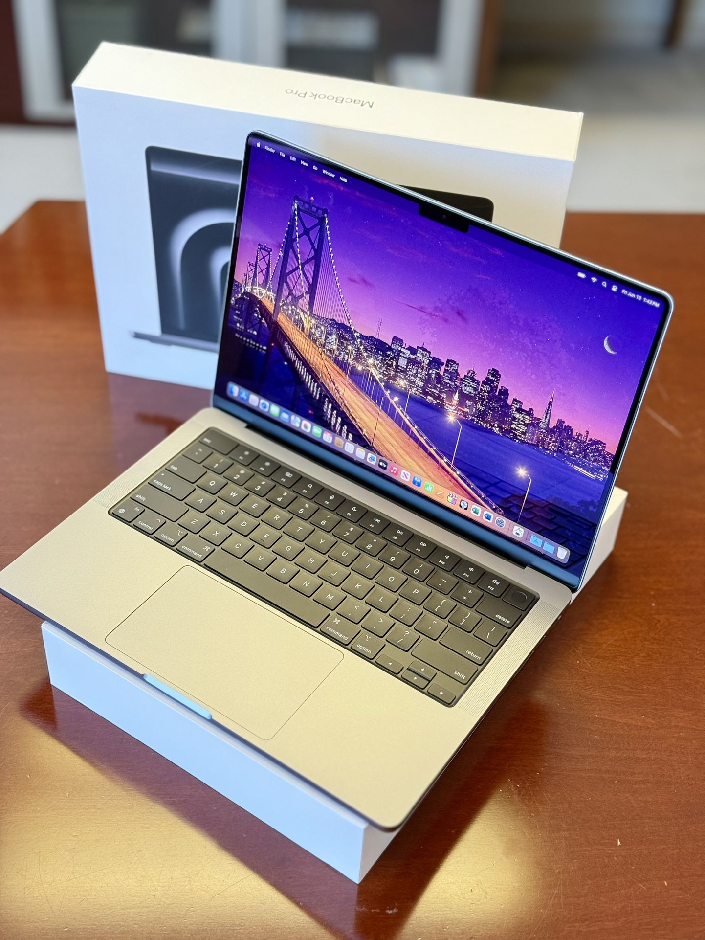 M1 Max Chip 14-inch 4TB SSD 64GB RAM Apple MacBook Pro Max Specs AC+
