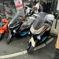 Brand New Interpid 200cc Gas Scooter 