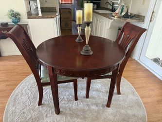 URGENT Dining Table + 4 chairs + table leaves