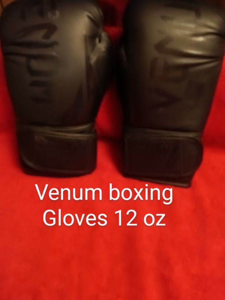#922... Gloves Boxing 12 Oz