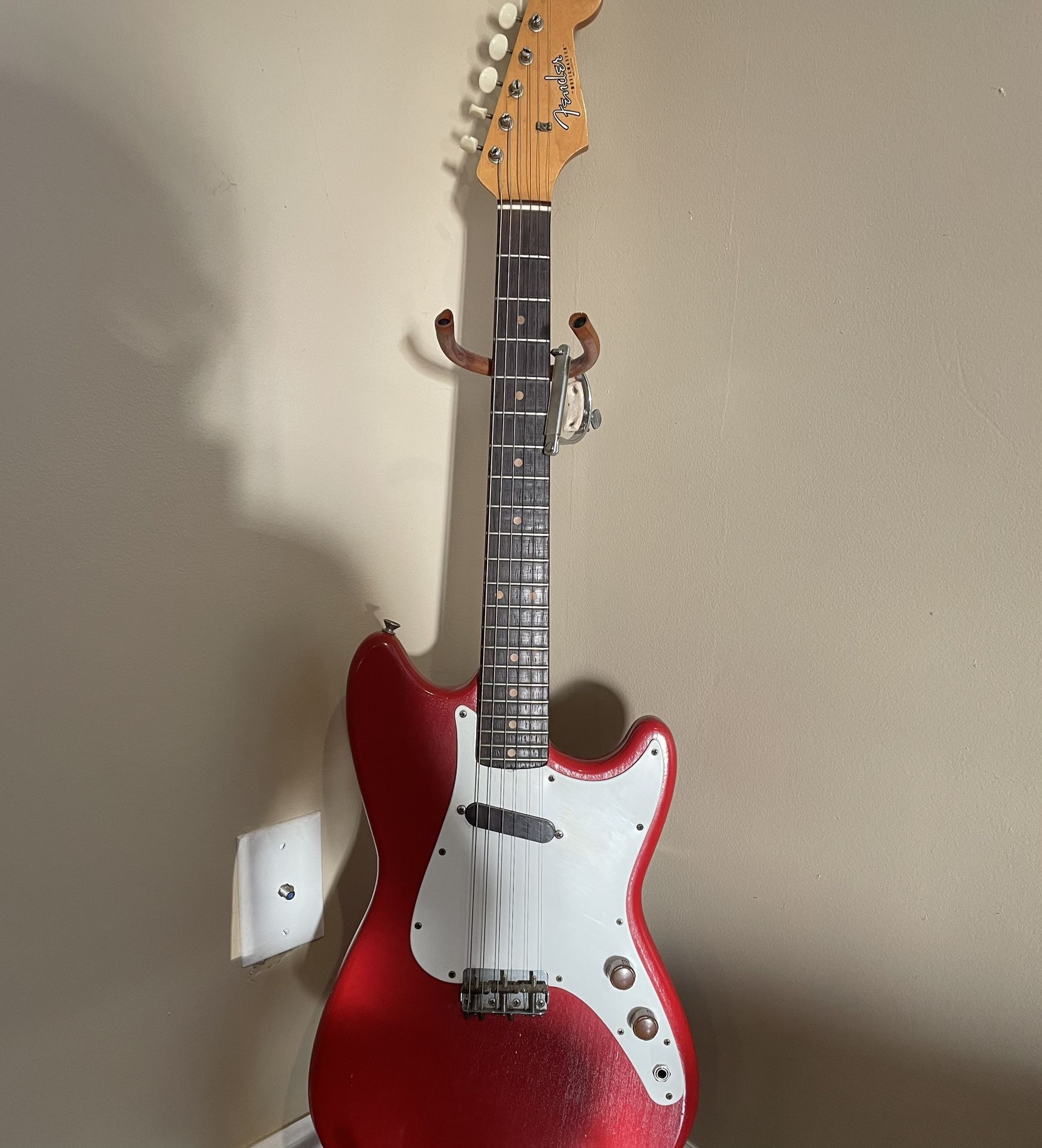 1963 “Dakota red” (Pre-CBS), Fender Musicmaster with Rosewood Neck