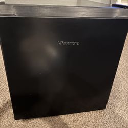 Hisense mini fridge 