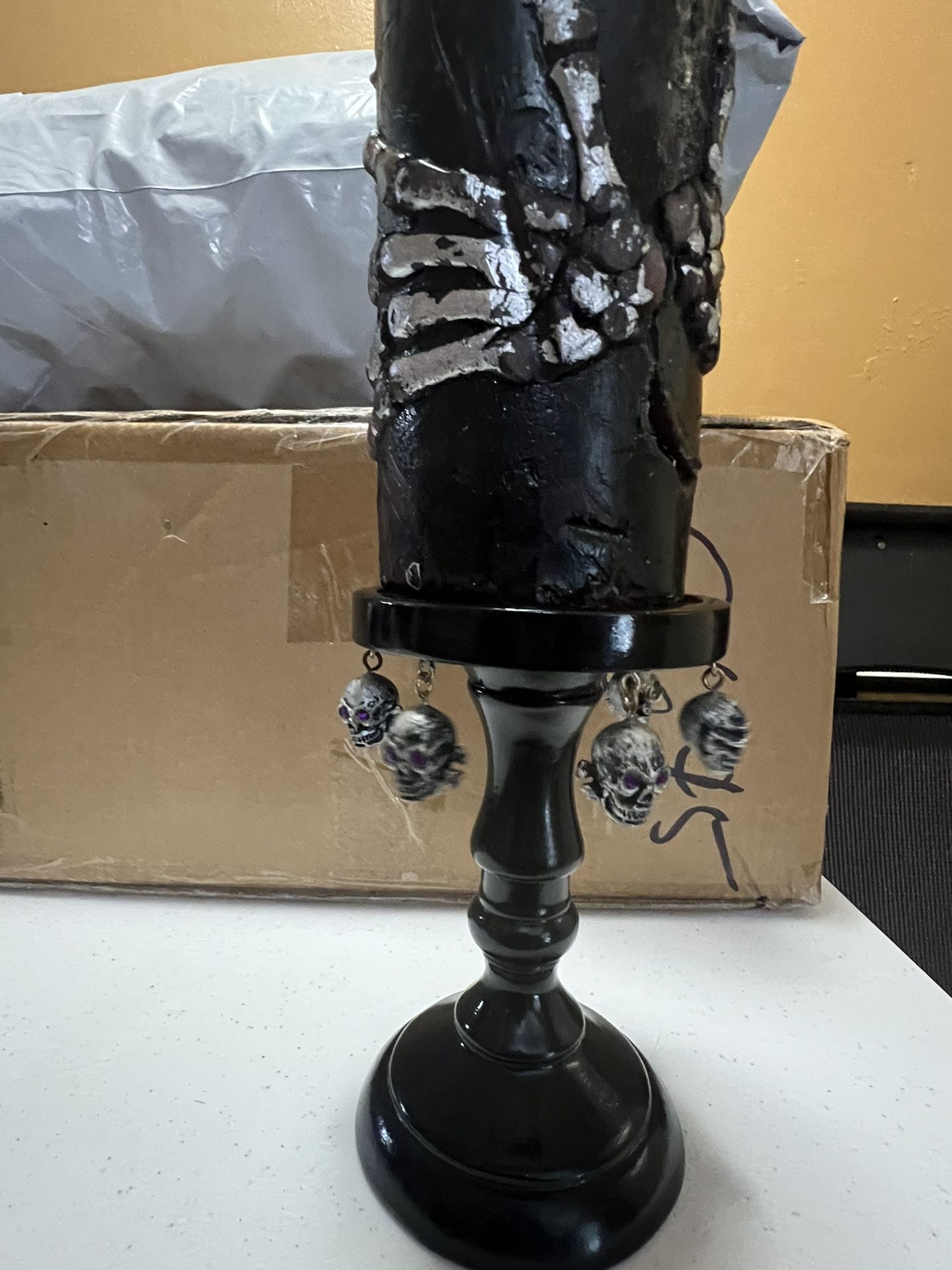 Black Skull Candleholder Halloween Decoration