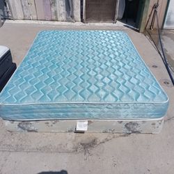 Queen Mattress And Box Spring 