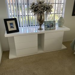 Dresser & Nightstand Collection