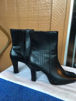 Woman's black heel boots