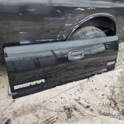 2005 GMC Sierra Tailgate 