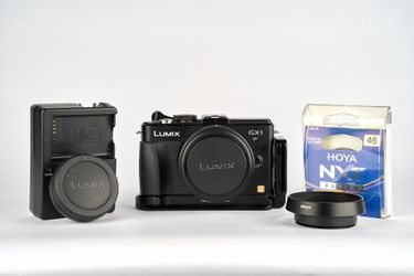 Panasonic GX1 + Panasonic 20mm f/1.7 Micro Four Thirds Kit