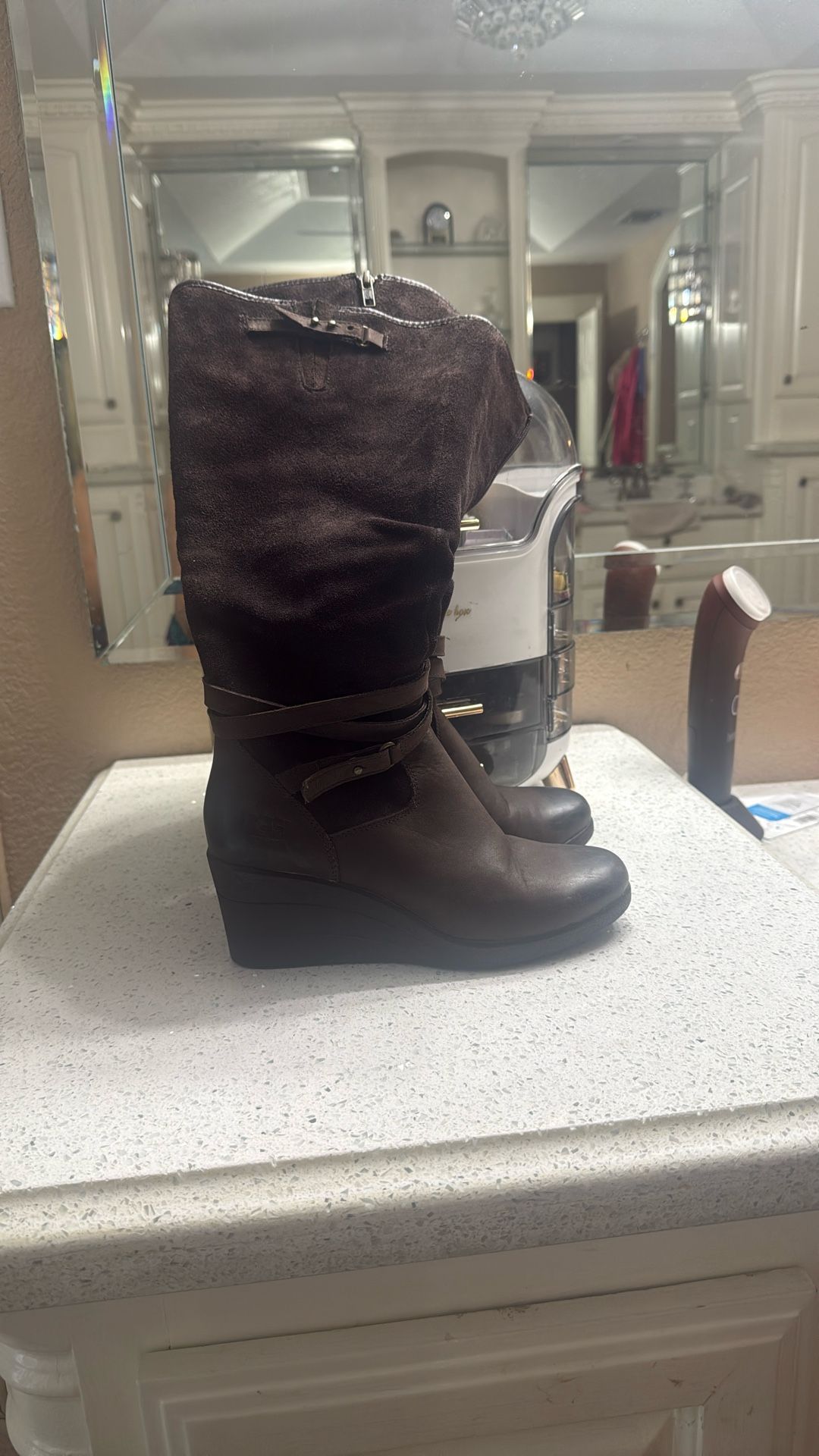 UGG BROWN BOOTS Size 6