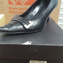 Womens Via spiga heels size 6.5