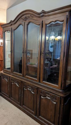 China cabinet / hutch