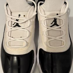 White Jordan’s MENS CMFT SIZE 11