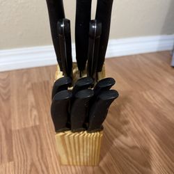 11-Piece Kitchen Knife Set with Wooden Block – Stainless Steel Blades & Black Handles