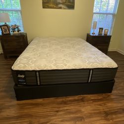Queen Mattress And Box Springs 