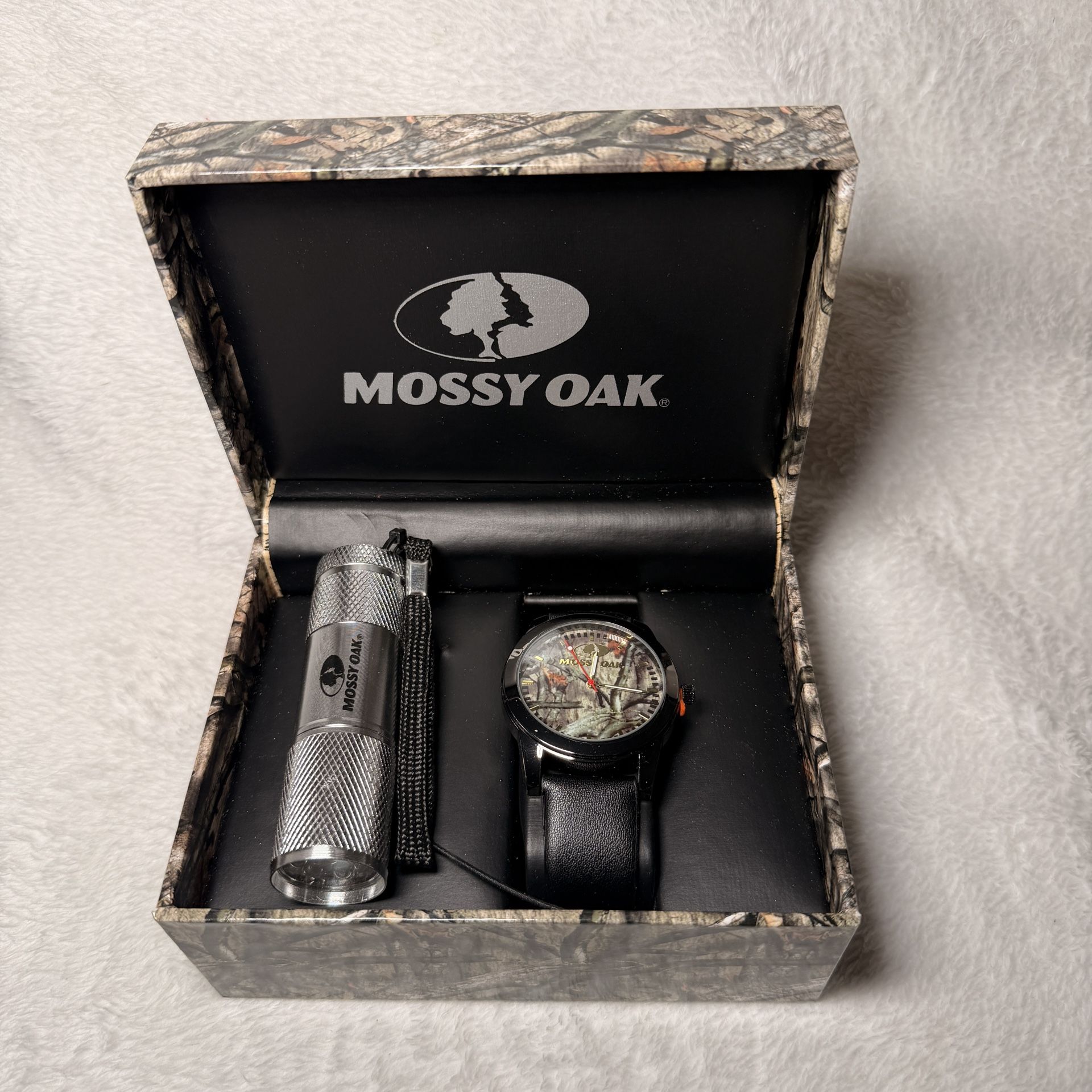 MOSSY OAK Gift Set Graphic Watch & Flashlight Open Box