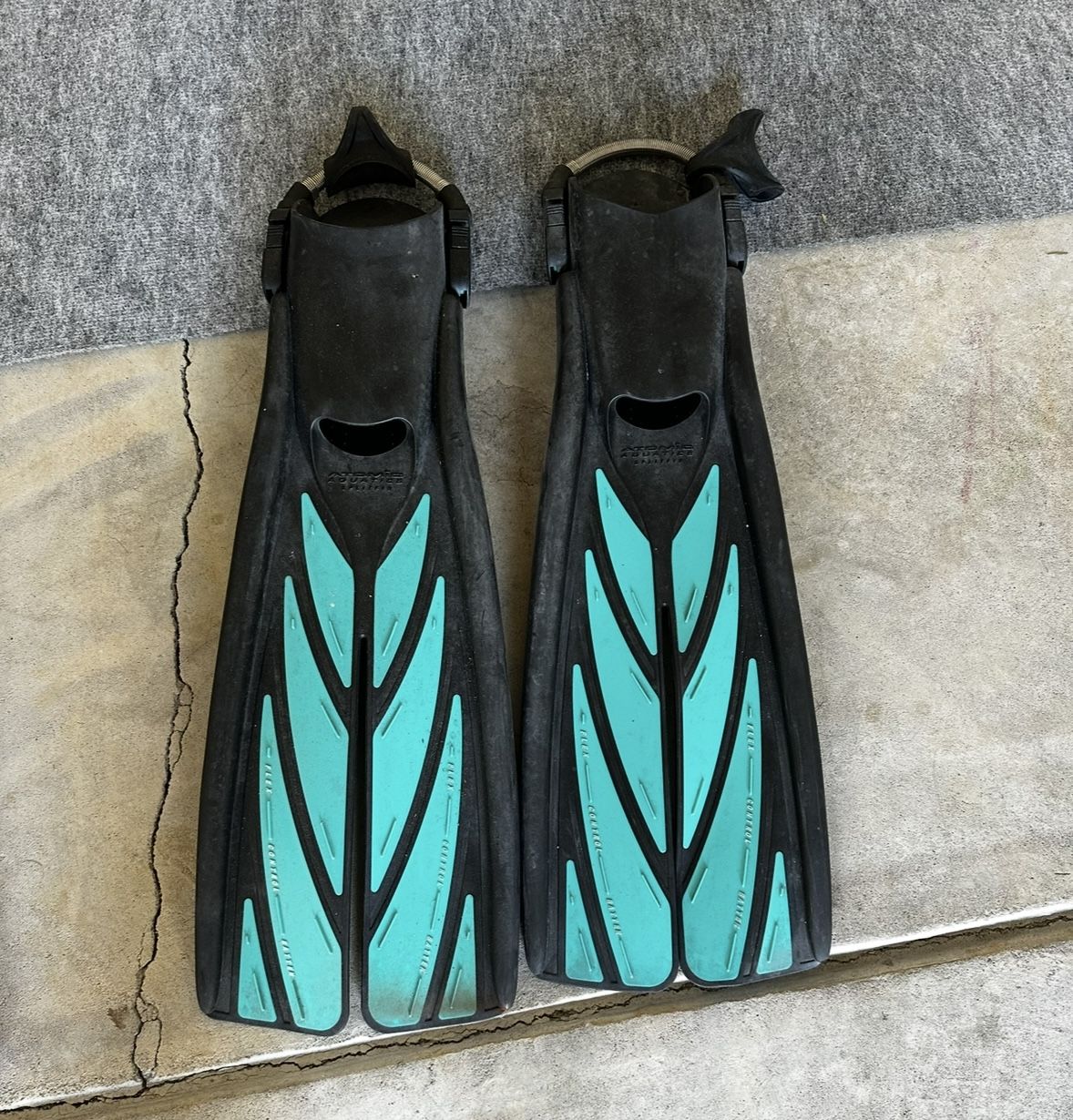 Atomic Aquatic Black and Teal Diving Fins