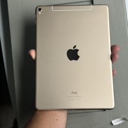 Apple iPad Pro 128GB Wi-Fi + Cellular 