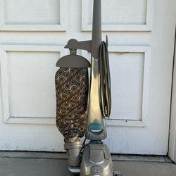 Powerful KIRBY Upright Vacuum Model G10D  SENTRIA