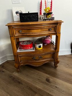 Nighstand/Entry Table