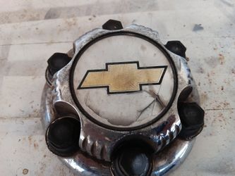 Center cap for chevy truck