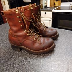 GOLDEN RETRIEVER S  GREAT BOOTS 1000 MILES LEFT ON THESE BOOTS. SIZE. 7