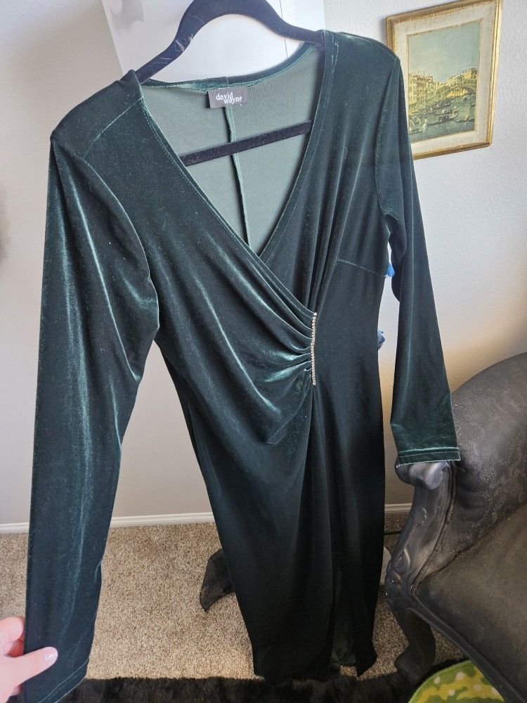 L GREEN VELVET PROM DRESS