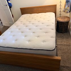 Full size bed w/wood headboard & foot board
