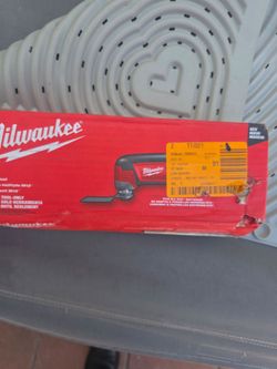 Milwaukee M12 Cordless Multi-Tool (model 2426-20).