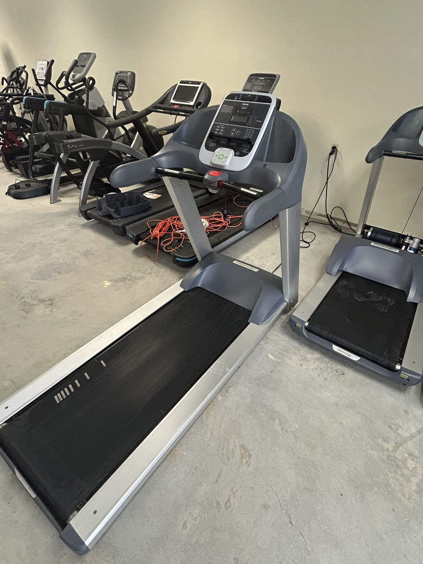 Precor C932i Treadmill 