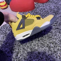 Jordan 4 Lightnings 