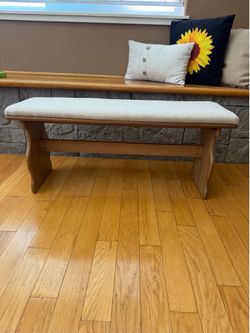 Linon Upholstered Wood Dining Bench / Entryway Bench – Excellent Condition