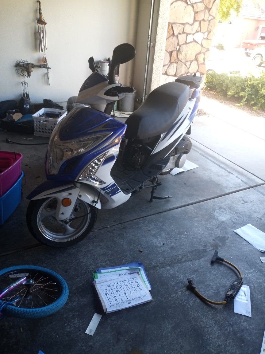2021 Yiben 150cc Chinese Scooter