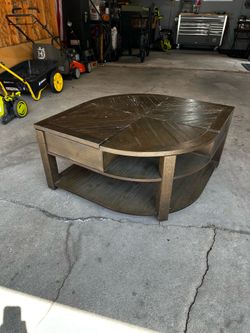 Lift Top Coffee Table - med/large size