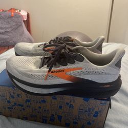 Brooks Ghost 16