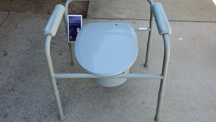Drive commode
