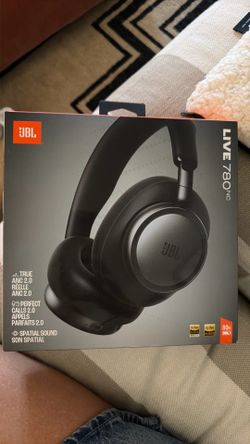 JBL live 780NC headphones (over head) in black