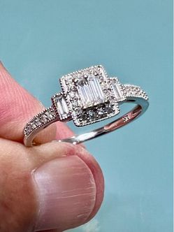 🪎 10KT White Gold Ladies .0.50ct Diamond Halo Ring