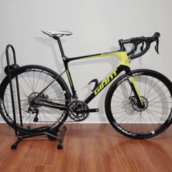 Giant Carbon Fiber Road Bike 