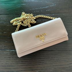 Prada Vitello Move Wallet On Chain