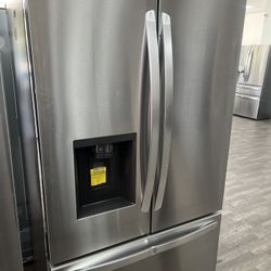 26 cu ft Cpcty LG 3-Dr French Door Refrigerator w/ Water Dispenser & IceMakers @$2200 Off or 61% Off