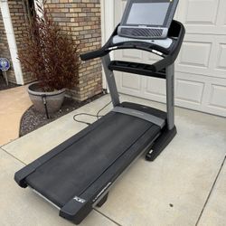 NordicTrack Commercial Treadmill 2950