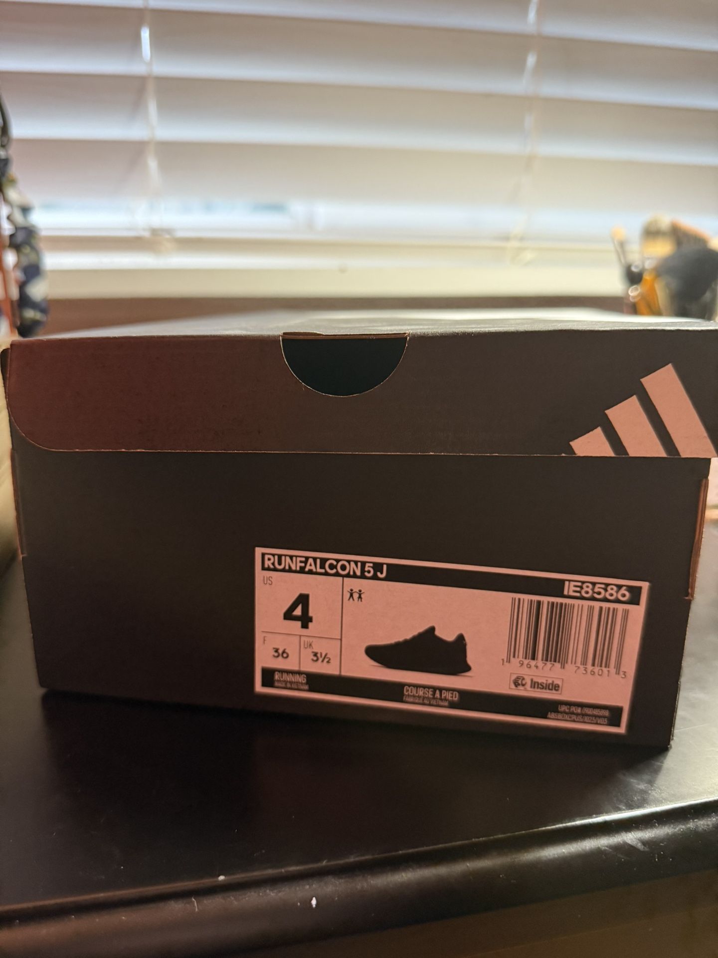Adidas Runfalcon 5 Big kids Size 4 *NEW*