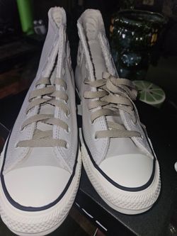 Gray leather converse woman size 9 men 7