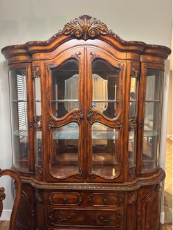 Hutch and Dinning Room Table