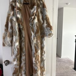 J Lux Label Women’s Fur Coat Size Medium Brand New