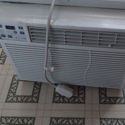 GE Air Conditioner 14,000 BTU, Works Great!