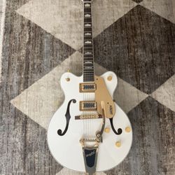 Gretsch G5422TG Electromatic Hollow Body Guitar - Brand New Condition - Original Strings