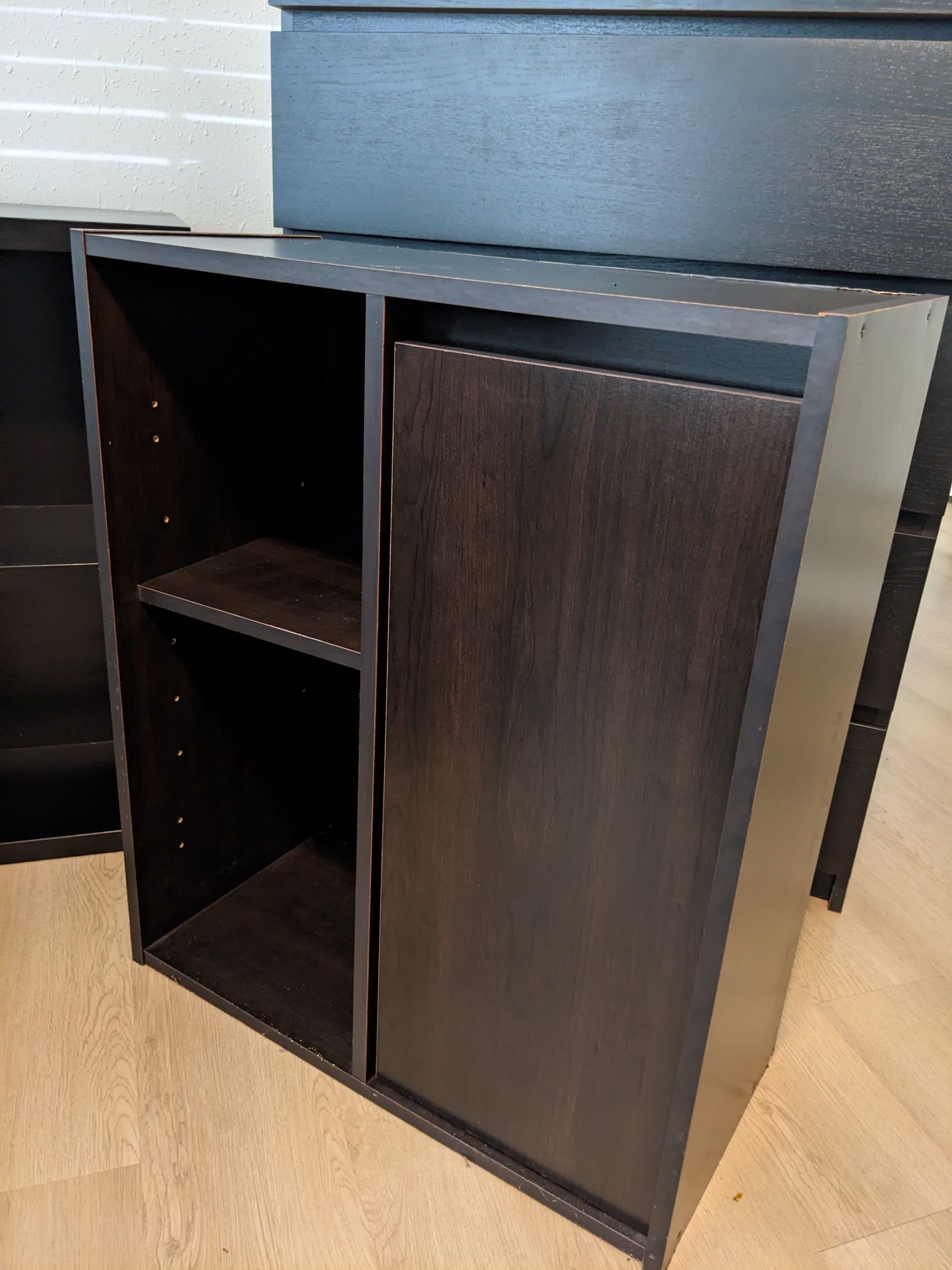 Cube cabinet w/ door & shelves