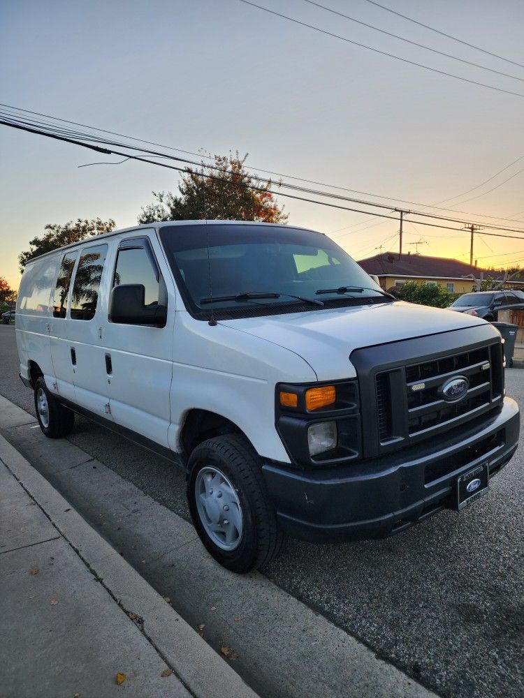 2010 Ford E-250